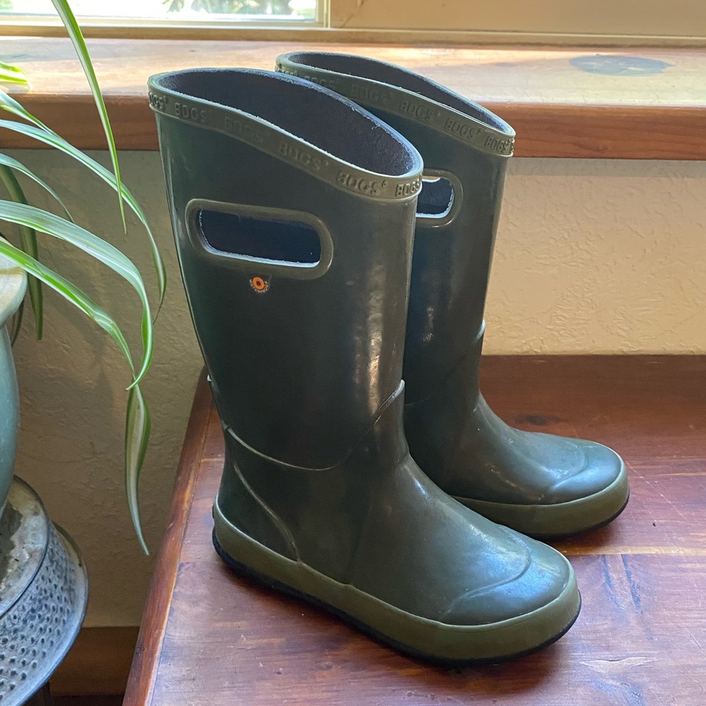 Kids Bogs Rain boots Size 1 Green GUC
